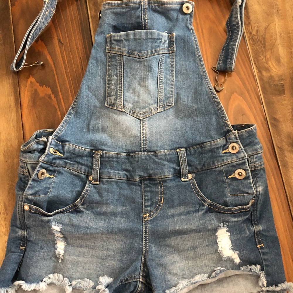Short overalls